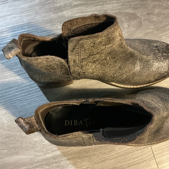 Diba True Women's Distressed Leather Ankle Boots . - Picture 4 of 5
